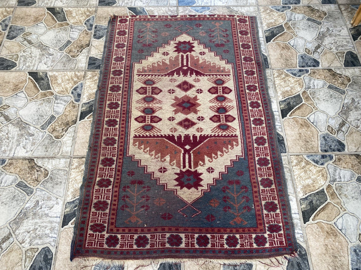 2.8x4 ft Vintage Turkish Area Rug Antique Anatolian Farmhouse Medallion Oriental