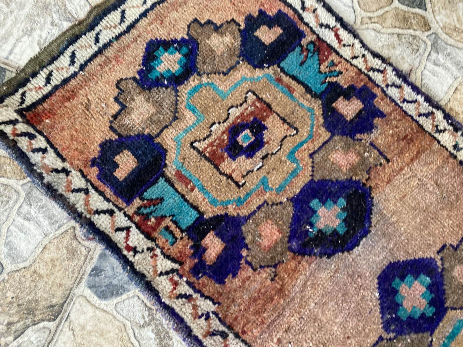 1.5x3.7 ft Turkish Kurdish Medallion Wool Rug - Tribal Farmhouse Vintage 1960s