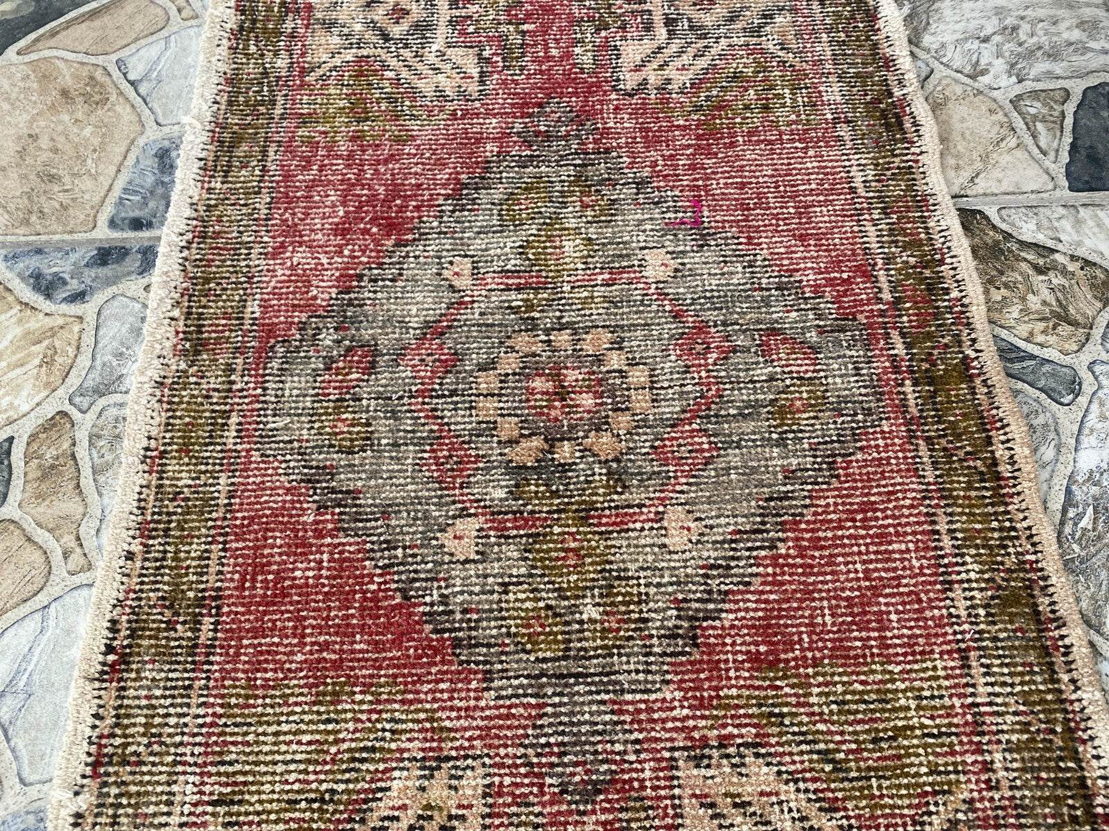 Pre 1980’s ANTIQUE ANATOLIAN FARMHOUSE RUG - TRIBAL GEOMETRIC TURKISH VINTAGE