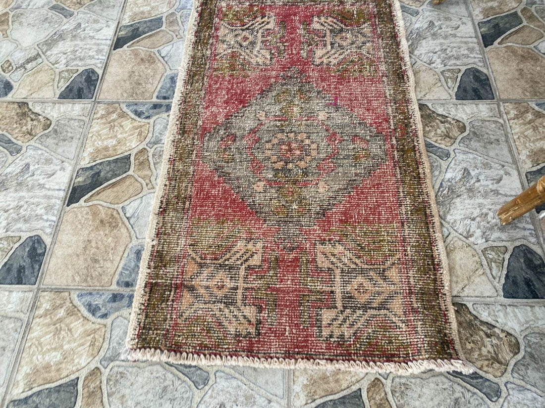 Pre 1980’s ANTIQUE ANATOLIAN FARMHOUSE RUG - TRIBAL GEOMETRIC TURKISH VINTAGE