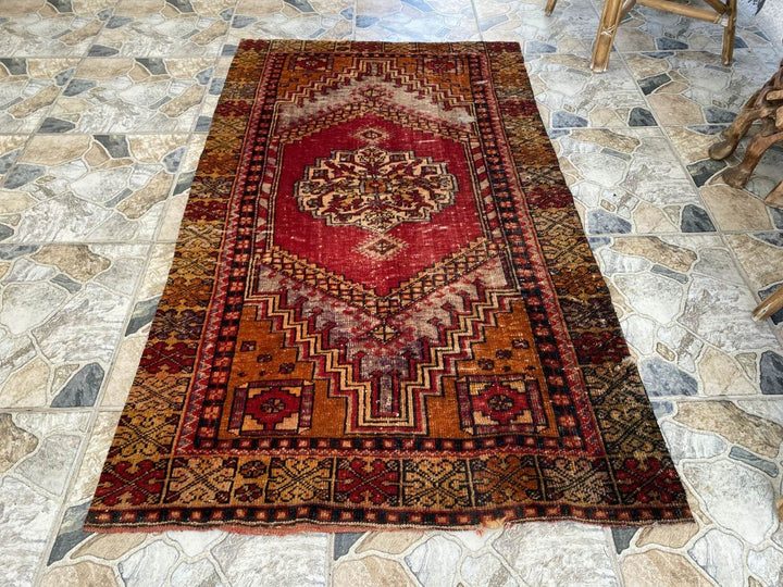 Vintage Turkish Area Rug | 3.2x5.4 ft Hand-Knotted Wool Farmhouse Antique Carpet