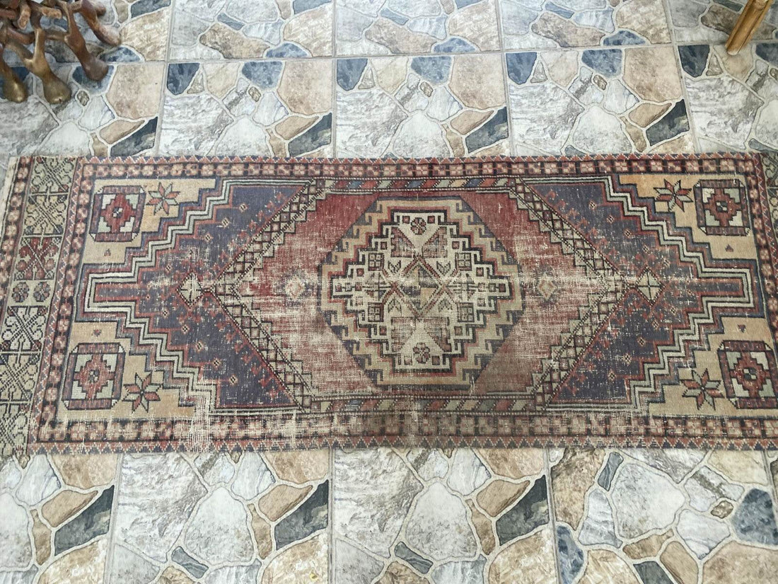 Pre 1980’s ANTIQUE ANATOLIAN FARMHOUSE RUG - GEOMETRIC TRIBAL TURKISH VINTAGE