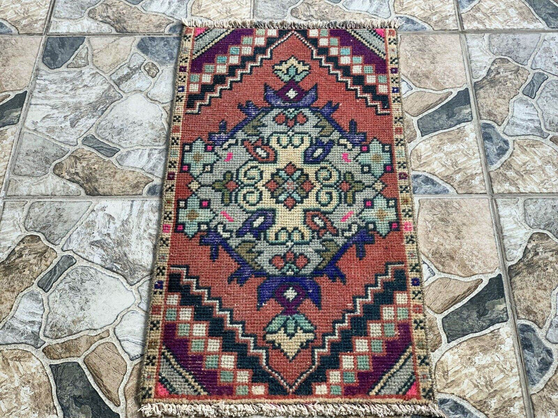 Small Turkish Vintage Oushak Rug, Wool Handmade Farmhouse Geometric 1.5 x 2.8 ft