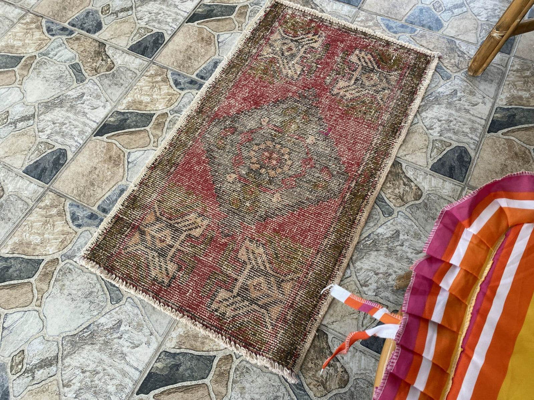 Pre 1980’s ANTIQUE ANATOLIAN FARMHOUSE RUG - TRIBAL GEOMETRIC TURKISH VINTAGE