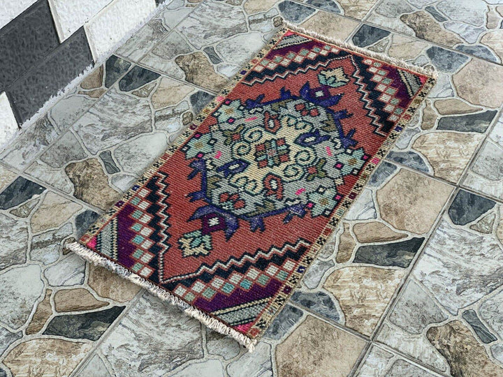 Small Turkish Vintage Oushak Rug, Wool Handmade Farmhouse Geometric 1.5 x 2.8 ft