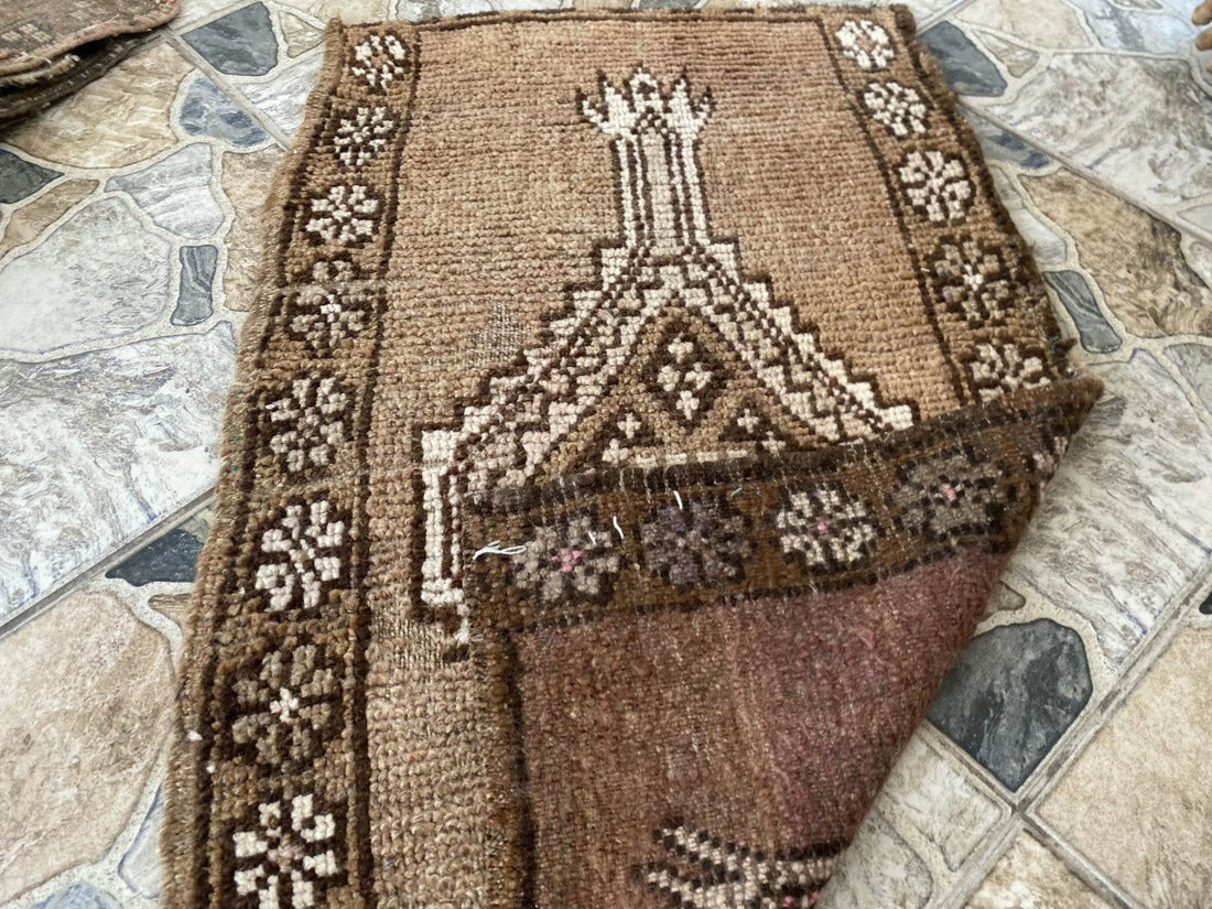 Pre 1970’s ANTIQUE ANATOLIAN FARMHOUSE RUG - GEOMETRIC TRIBAL TURKISH VINTAGE