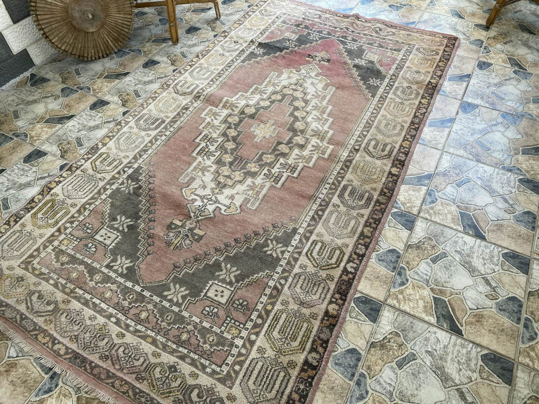 Vintage Turkish Anatolian Rug | 4.7 x 8.7 ft | Hand-Knotted Wool Tribal Carpet