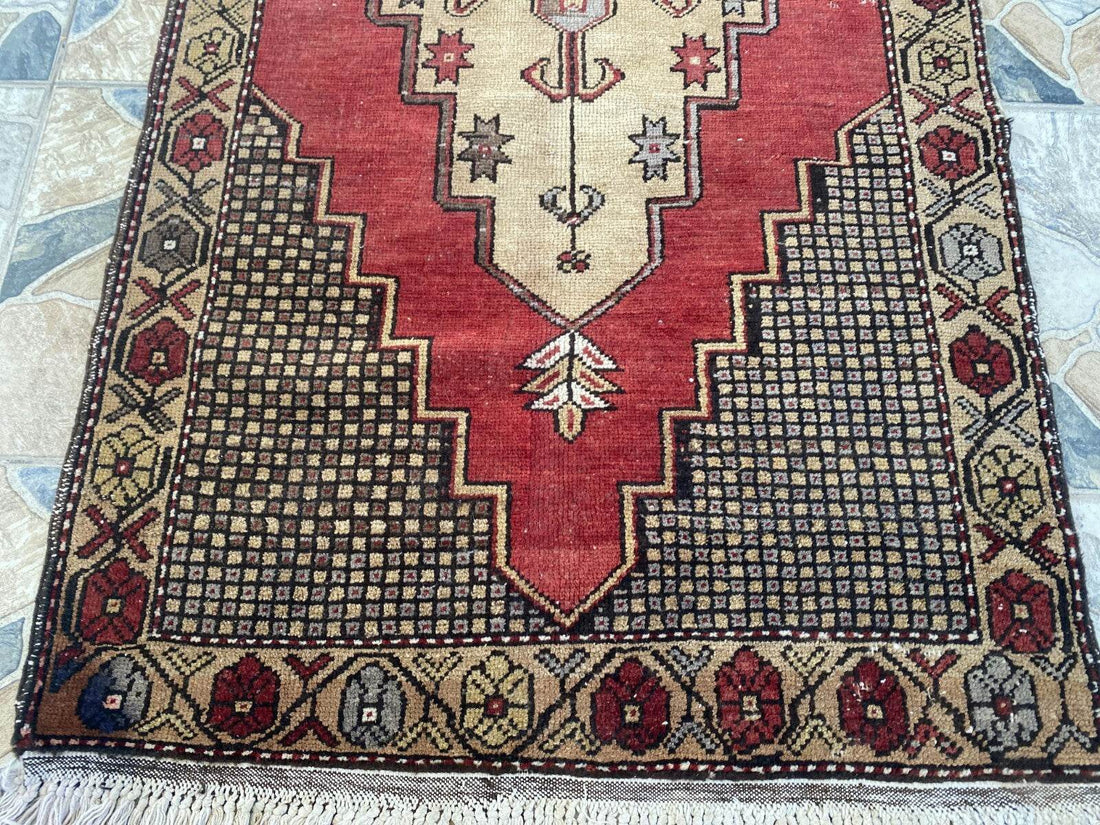Pre 1980’s ANTIQUE ANATOLIAN FARMHOUSE RUG - GEOMETRIC TRIBAL TURKISH VINTAGE
