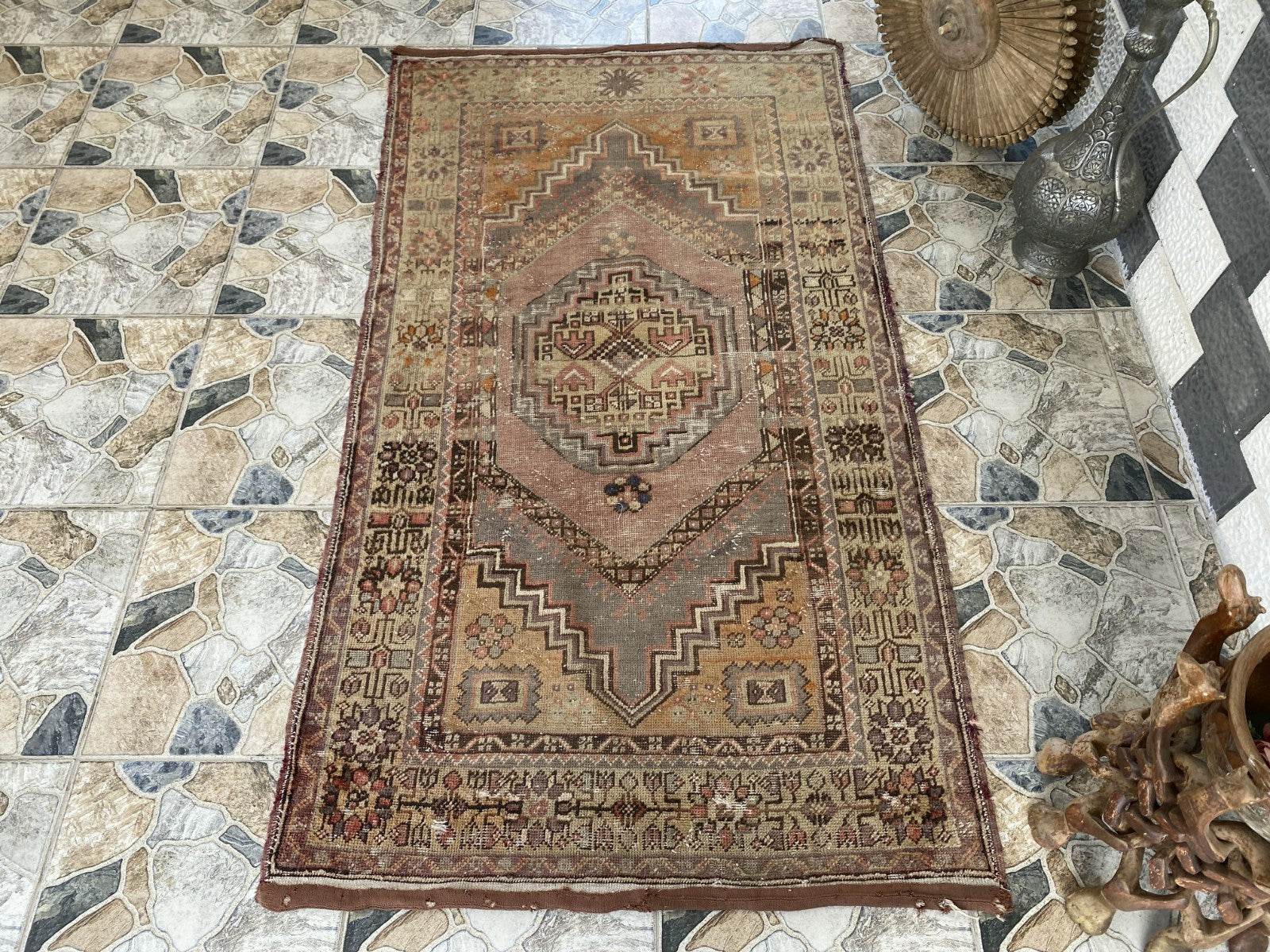 Pre 1980’s ANTIQUE ANATOLIAN FARMHOUSE RUG - GEOMETRIC TRIBAL TURKISH VINTAGE