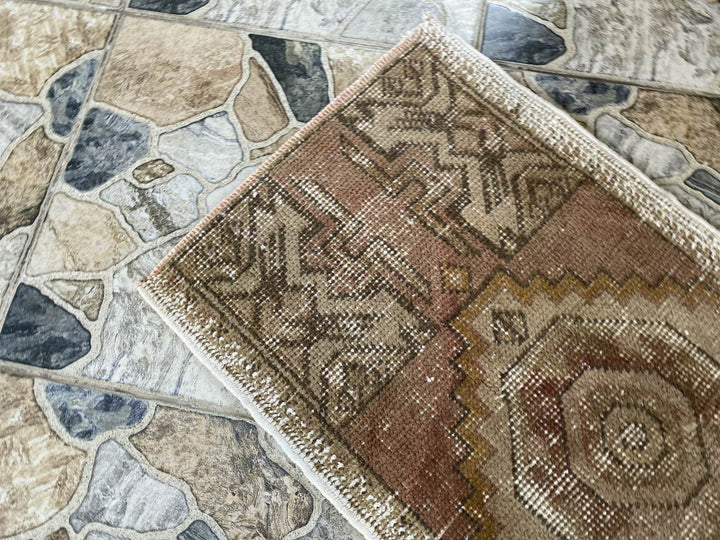 Pre 1980’s ANTIQUE ANATOLIAN FARMHOUSE RUG - GEOMETRIC TRIBAL TURKISH VINTAGE