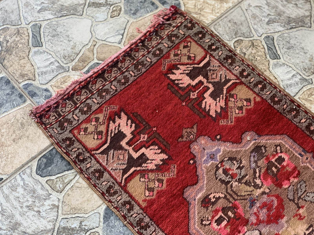 Vintage Tribal Handmade Wool Farmhouse Carpet Antique Turkish Rug 1.7 x 3.3 ft