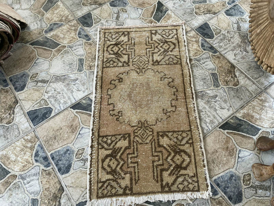 Pre 1970’s ANTIQUE ANATOLIAN FARMHOUSE RUG - GEOMETRIC TRIBAL TURKISH VINTAGE