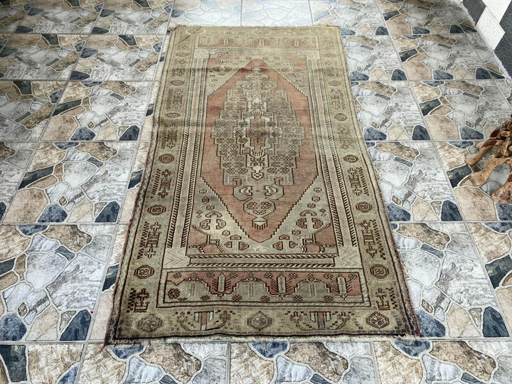 Pre 1980’s ANTIQUE ANATOLIAN RUG FARMHOUSE GEOMETRIC TRIBAL TURKISH VINTAGE RUG