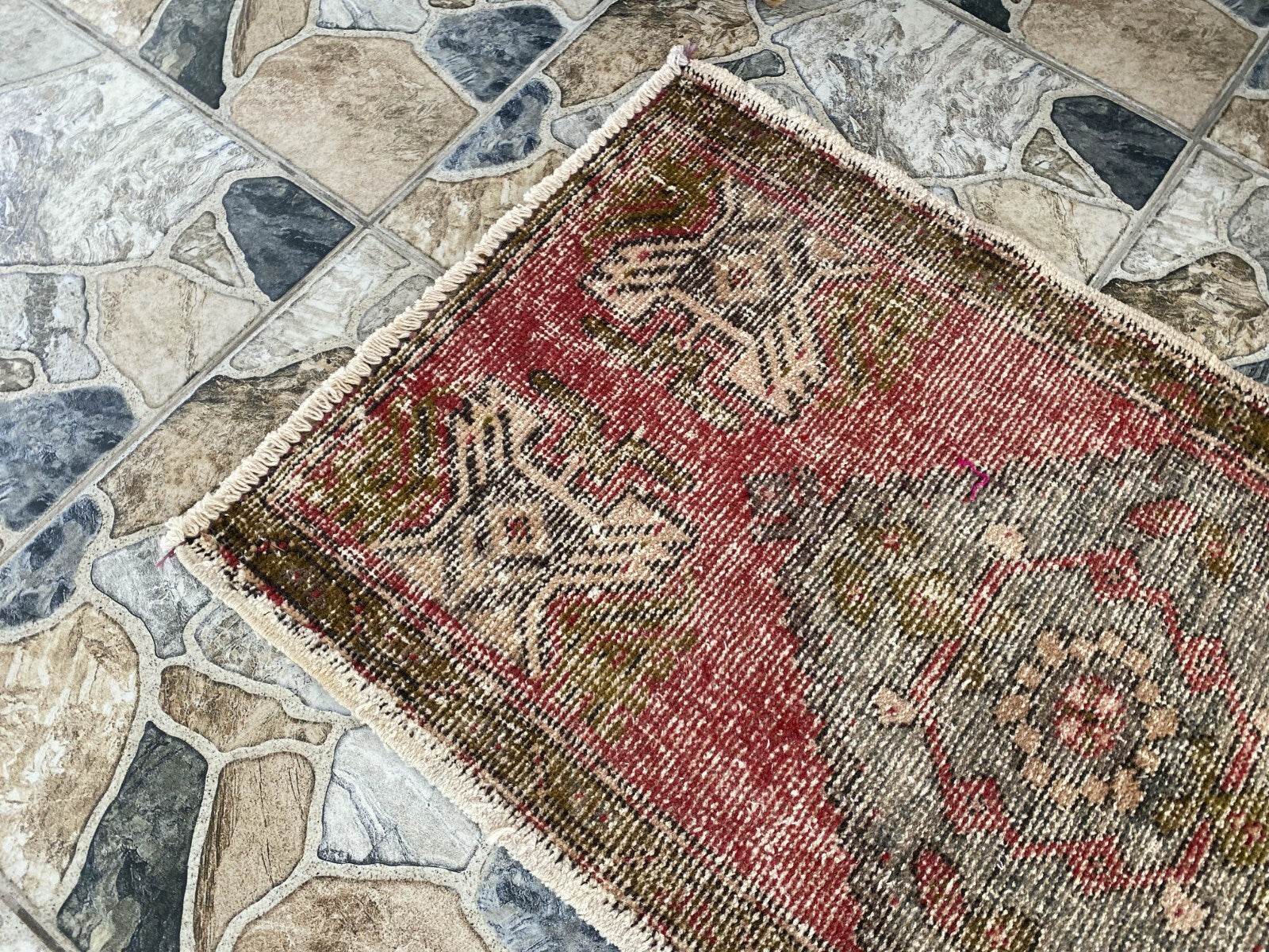 Pre 1980’s ANTIQUE ANATOLIAN FARMHOUSE RUG - TRIBAL GEOMETRIC TURKISH VINTAGE