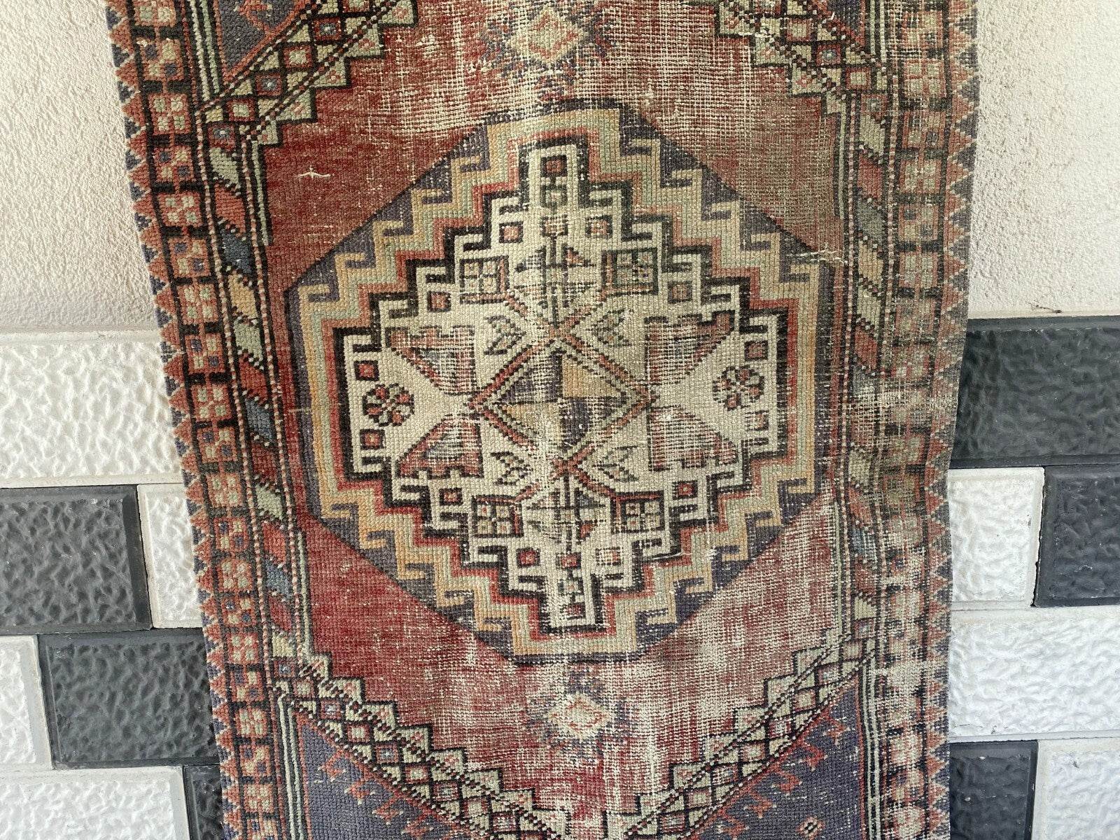 Pre 1980’s ANTIQUE ANATOLIAN FARMHOUSE RUG - GEOMETRIC TRIBAL TURKISH VINTAGE