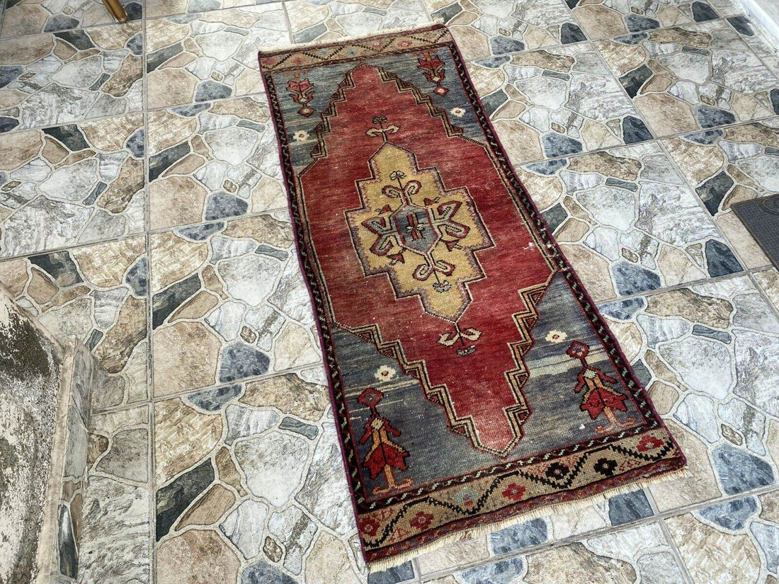 Pre 1970’s ANTIQUE ANATOLIAN FARMHOUSE RUG - GEOMETRIC TRIBAL TURKISH VINTAGE