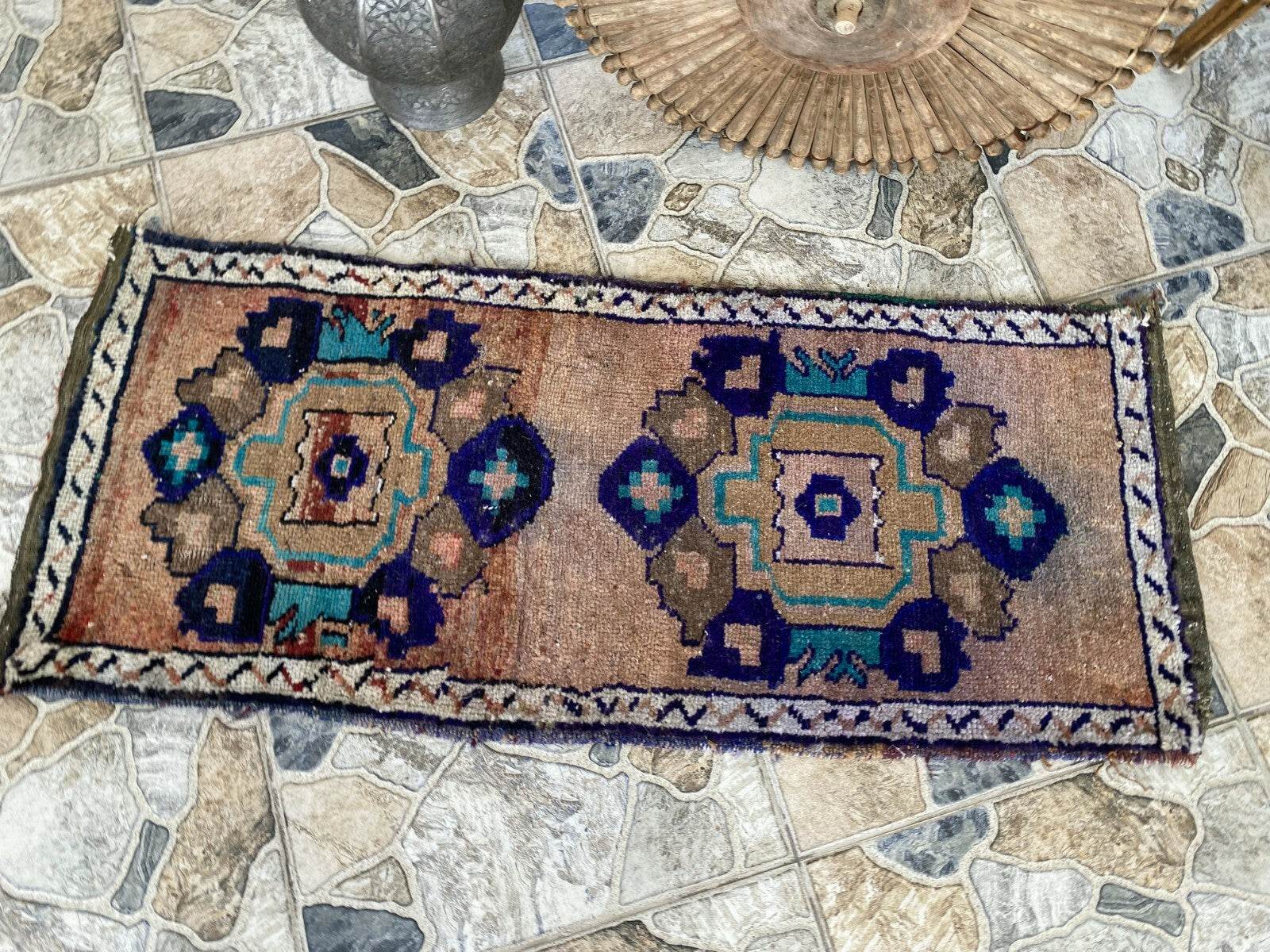 1.5x3.7 ft Turkish Kurdish Medallion Wool Rug - Tribal Farmhouse Vintage 1960s