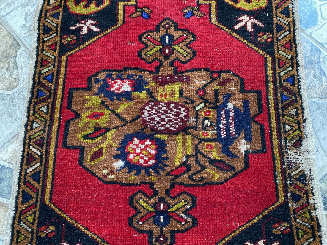 Faded Vintage Wool Rug | 1.8 x 2.8 ft Hand-Knotted Anatolian Small Medallion Rug