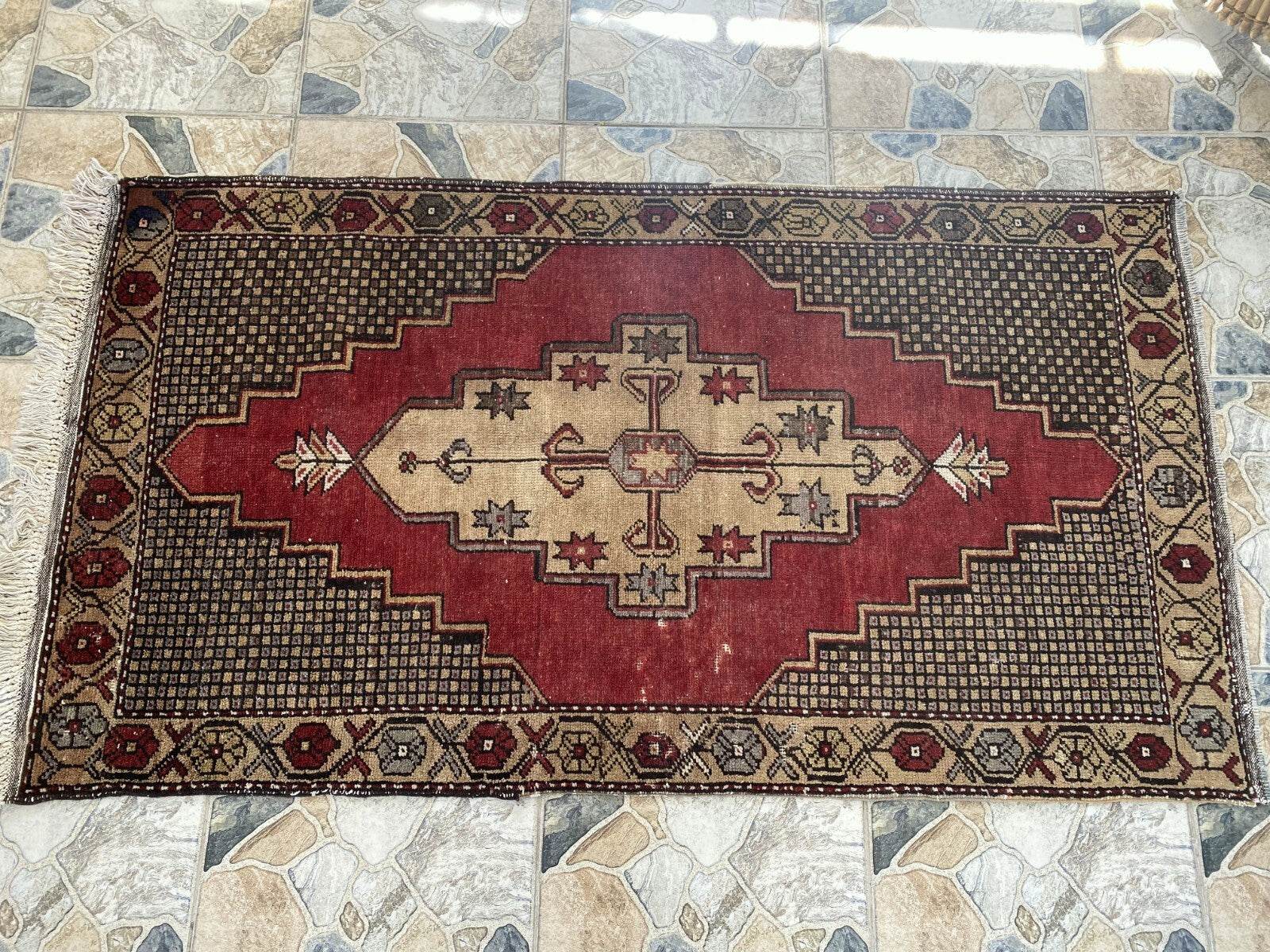 Pre 1980’s ANTIQUE ANATOLIAN FARMHOUSE RUG - GEOMETRIC TRIBAL TURKISH VINTAGE