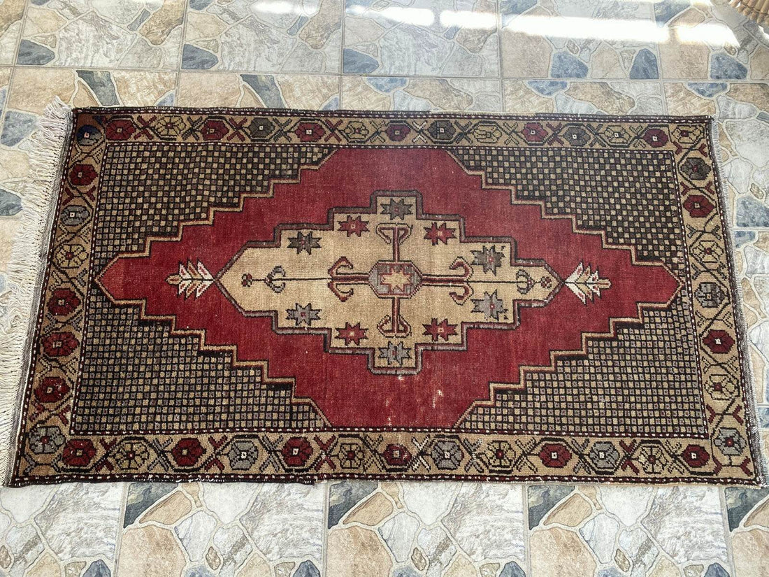 Pre 1980’s ANTIQUE ANATOLIAN FARMHOUSE RUG - GEOMETRIC TRIBAL TURKISH VINTAGE