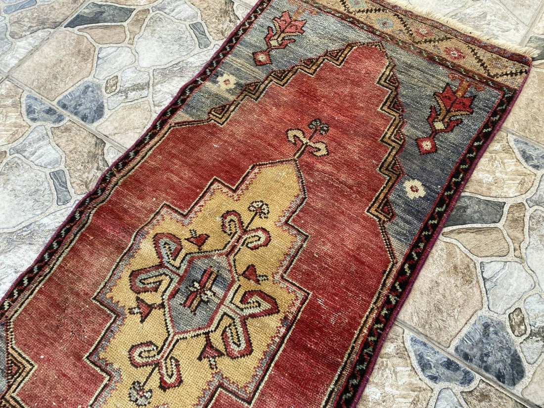 Pre 1970’s ANTIQUE ANATOLIAN FARMHOUSE RUG - GEOMETRIC TRIBAL TURKISH VINTAGE