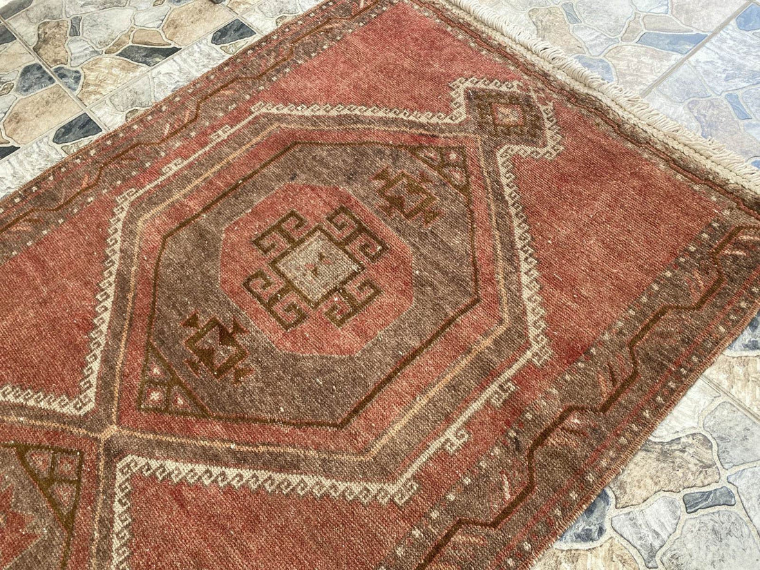 Pre 1970’s ANTIQUE ANATOLIAN FARMHOUSE RUG - GEOMETRIC TRIBAL TURKISH VINTAGE