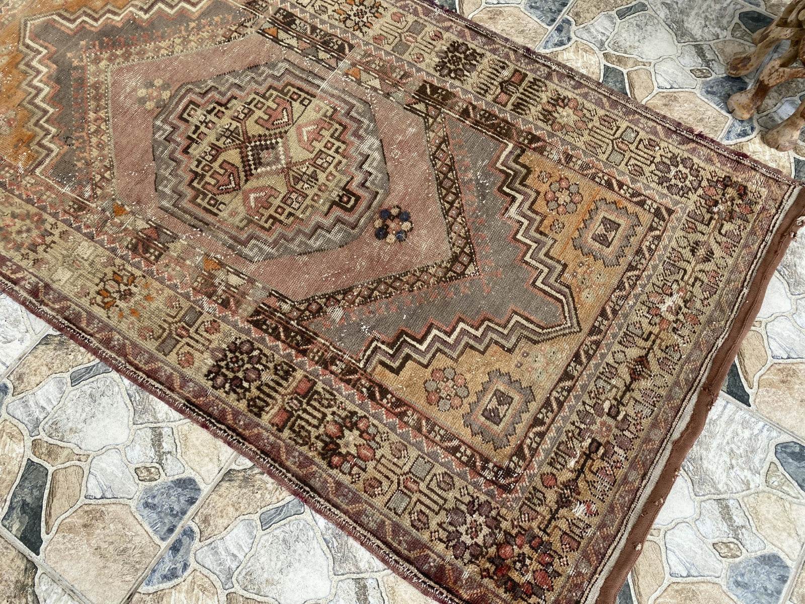 Pre 1980’s ANTIQUE ANATOLIAN FARMHOUSE RUG - GEOMETRIC TRIBAL TURKISH VINTAGE