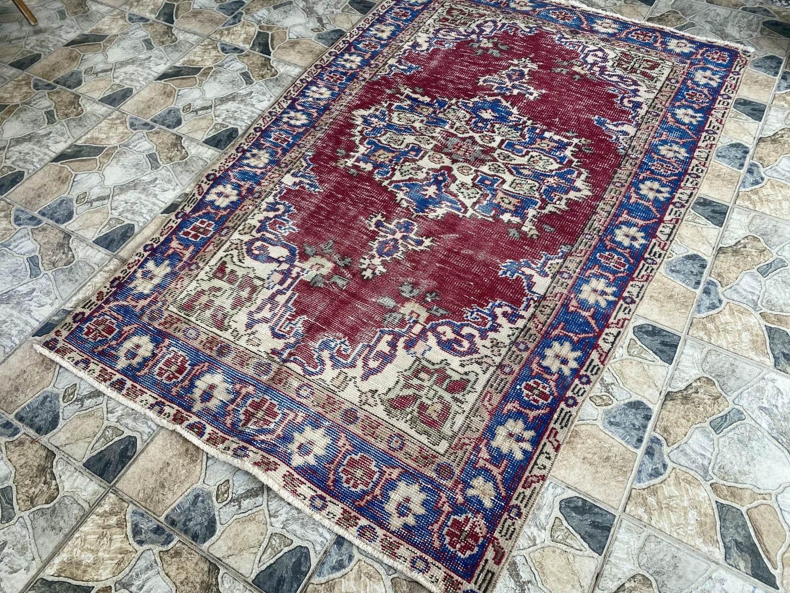 Pre 1970’s ANTIQUE ANATOLIAN FARMHOUSE RUG - GEOMETRIC TRIBAL TURKISH VINTAGE