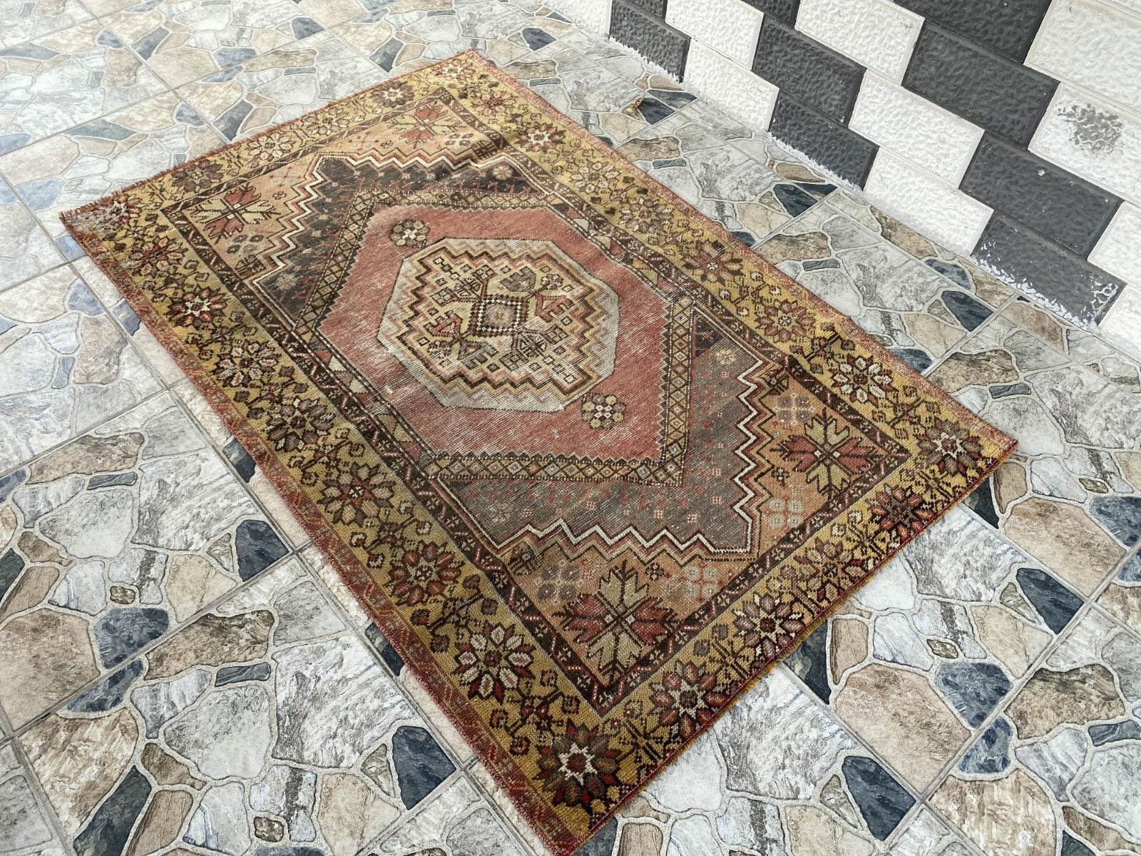 Geometric Vintage Turkish Rug, Hand-Knotted Farmhouse Anatolian Rug 3.5x5.5 Ft