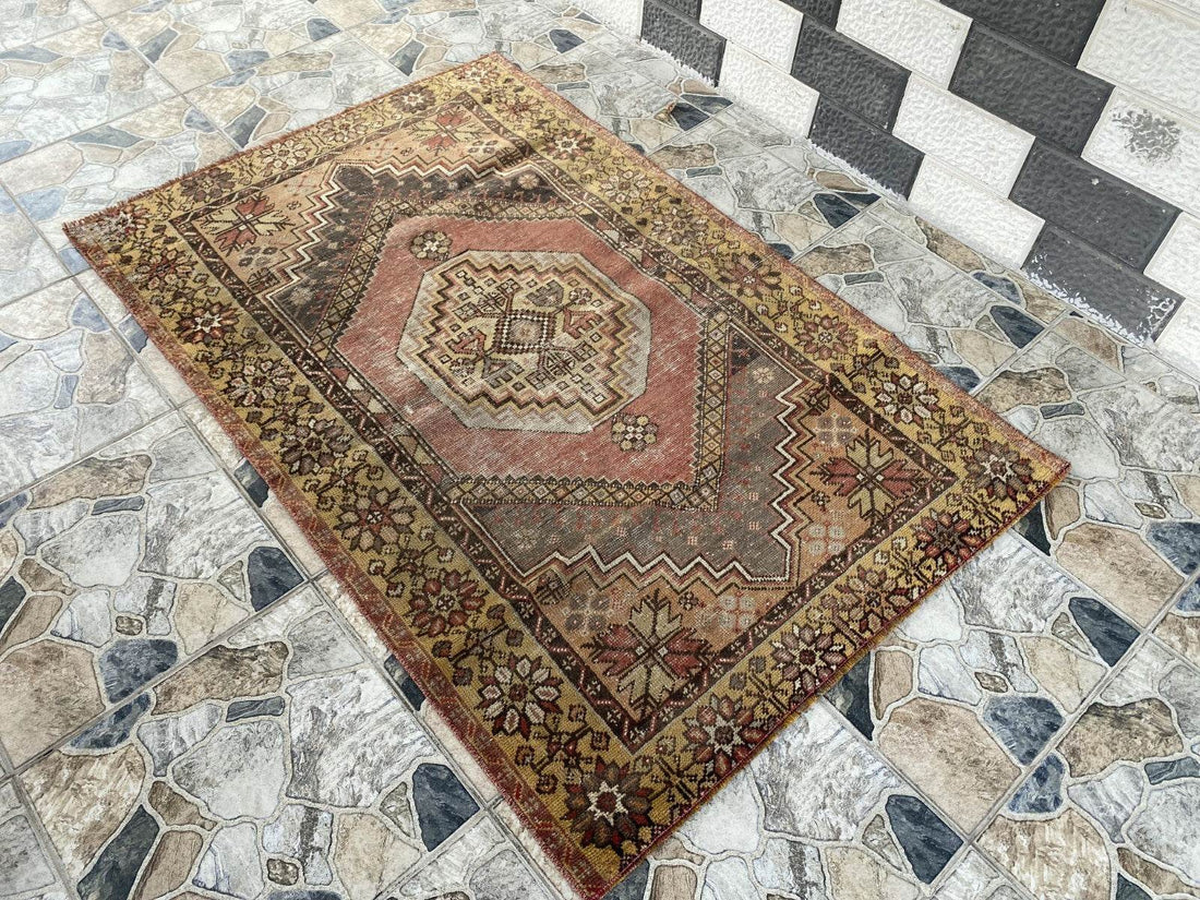Geometric Vintage Turkish Rug, Hand-Knotted Farmhouse Anatolian Rug 3.5x5.5 Ft
