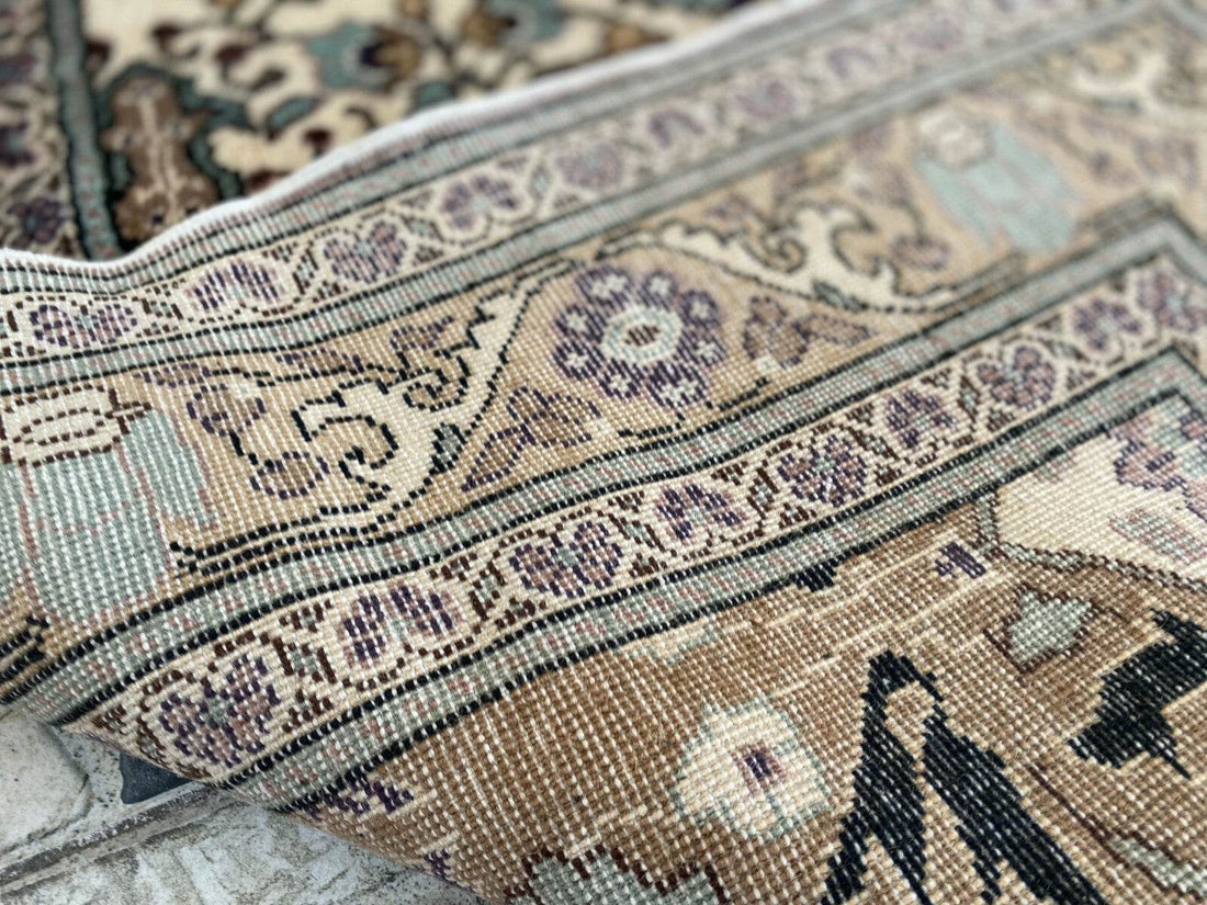 Pre 1980’s ANTIQUE ANATOLIAN TURKISH VINTAGE AREA RUG - GEOMETRIC TRIBAL KAYSERI