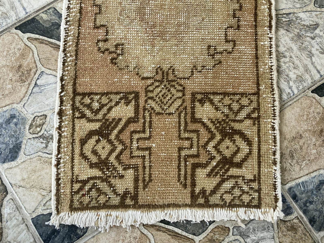 Pre 1970’s ANTIQUE ANATOLIAN FARMHOUSE RUG - GEOMETRIC TRIBAL TURKISH VINTAGE
