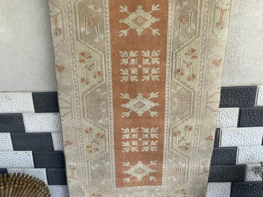 Pre 1970’s ANTIQUE ANATOLIAN FARMHOUSE RUG - GEOMETRIC TRIBAL TURKISH VINTAGE