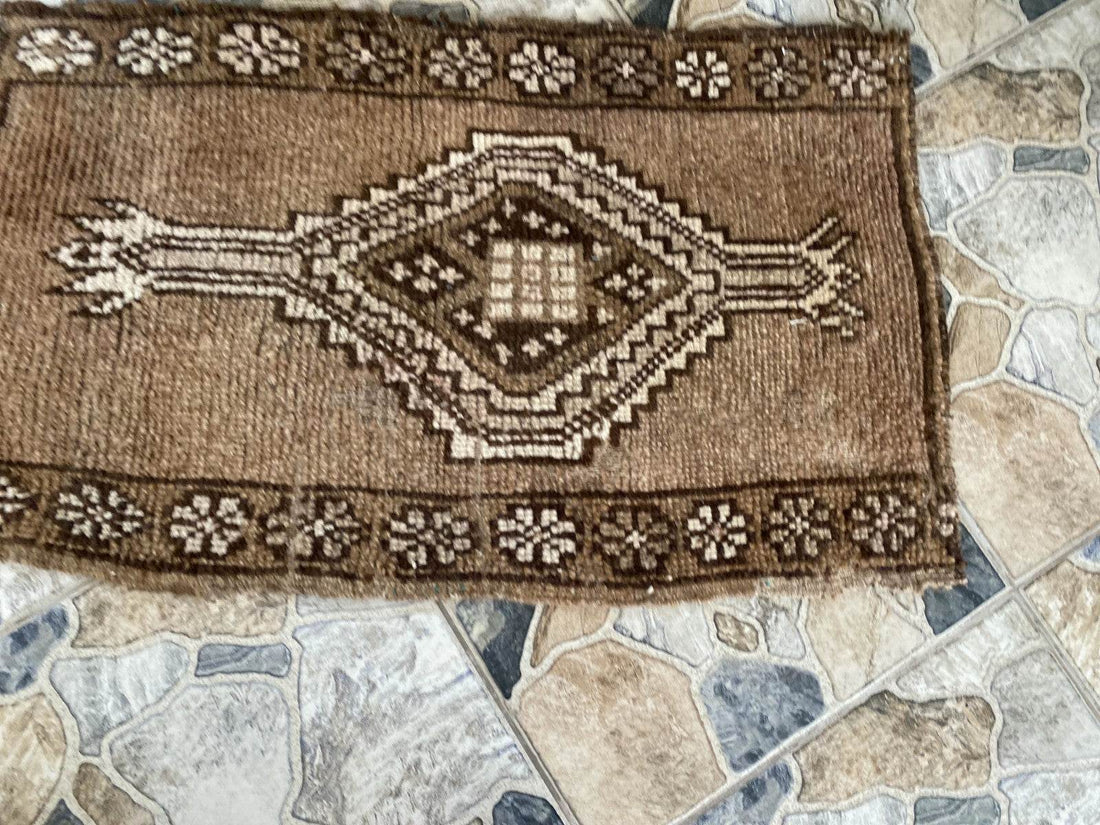 Pre 1970’s ANTIQUE ANATOLIAN FARMHOUSE RUG - GEOMETRIC TRIBAL TURKISH VINTAGE