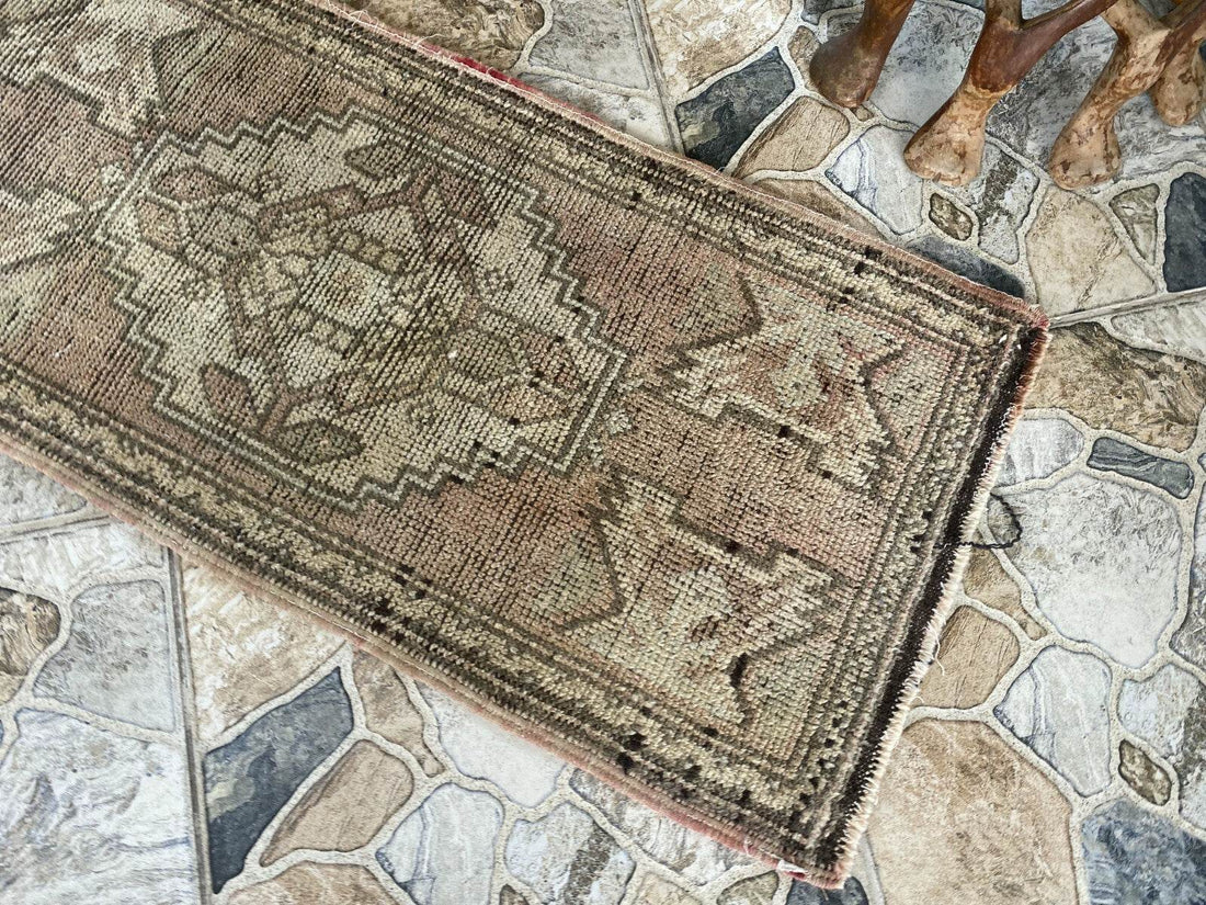 Pre 1990’s ANTIQUE ANATOLIAN FARMHOUSE RUG - TRIBAL GEOMETRIC TURKISH VINTAGE