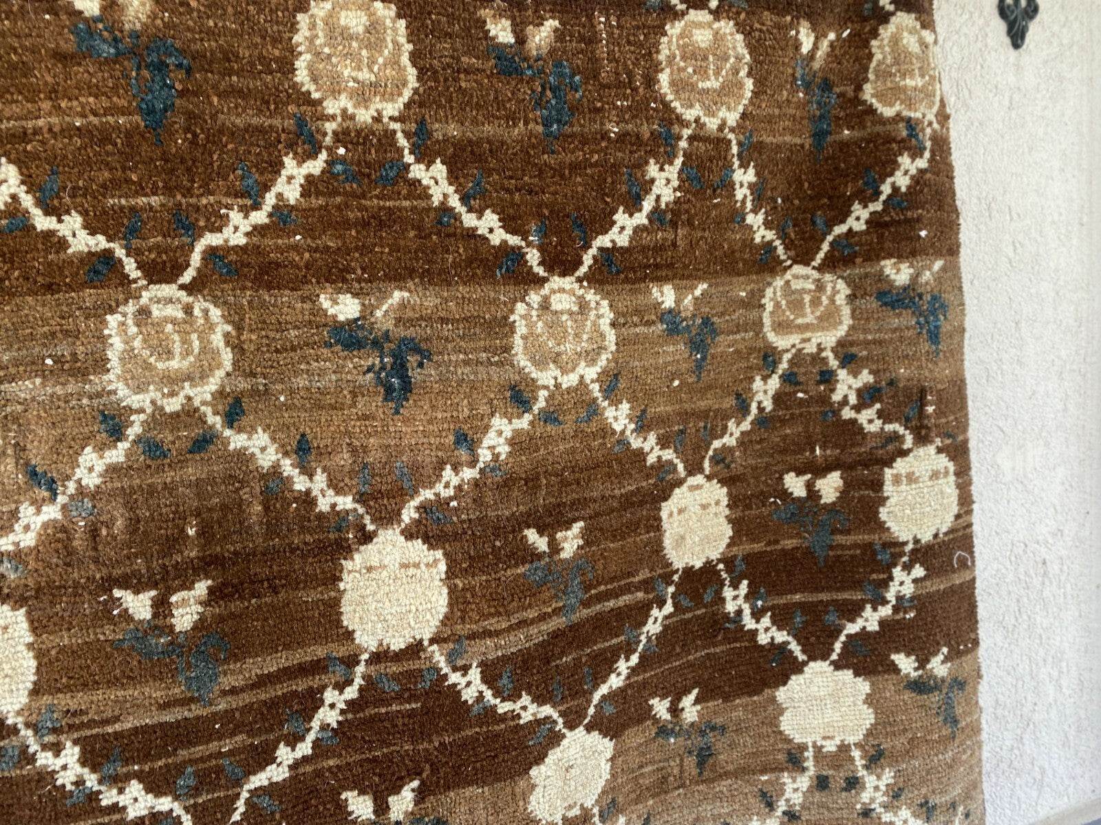 Vintage Kurdish Oushak Rug, 1980s Turkish Anatolian Hand-Knotted Wool Runner Rug