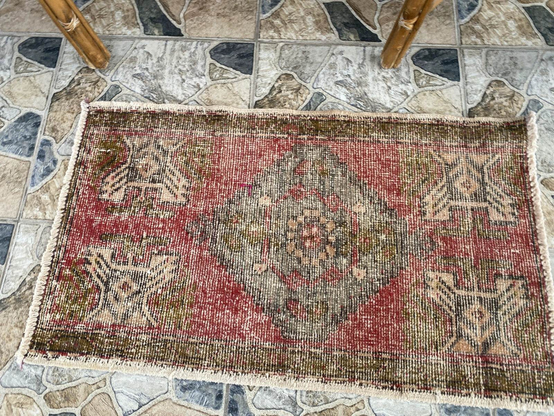 Pre 1980’s ANTIQUE ANATOLIAN FARMHOUSE RUG - TRIBAL GEOMETRIC TURKISH VINTAGE