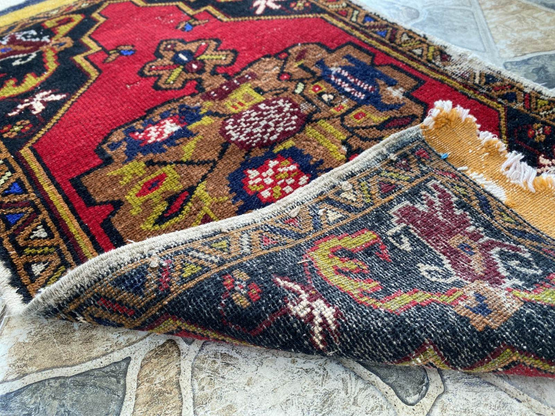Faded Vintage Wool Rug | 1.8 x 2.8 ft Hand-Knotted Anatolian Small Medallion Rug
