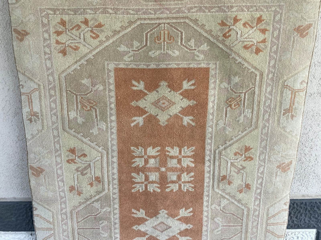 Pre 1970’s ANTIQUE ANATOLIAN FARMHOUSE RUG - GEOMETRIC TRIBAL TURKISH VINTAGE