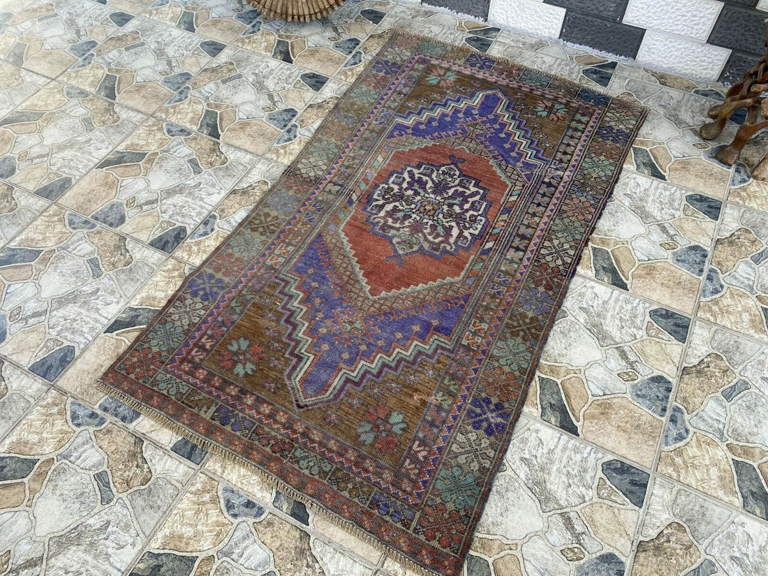 Pre 1980’s ANTIQUE ANATOLIAN FARMHOUSE RUG - TRIBAL GEOMETRIC TURKISH VINTAGE