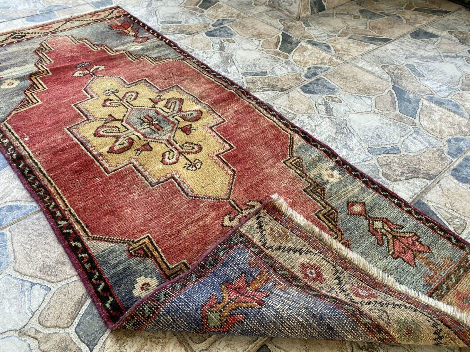 Pre 1970’s ANTIQUE ANATOLIAN FARMHOUSE RUG - GEOMETRIC TRIBAL TURKISH VINTAGE