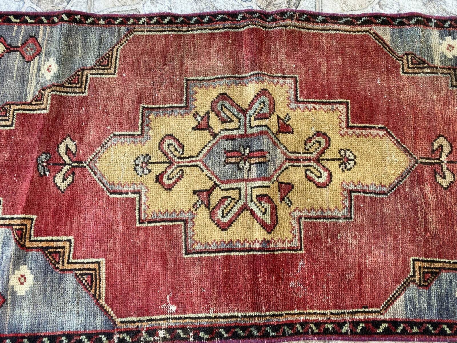 Pre 1970’s ANTIQUE ANATOLIAN FARMHOUSE RUG - GEOMETRIC TRIBAL TURKISH VINTAGE