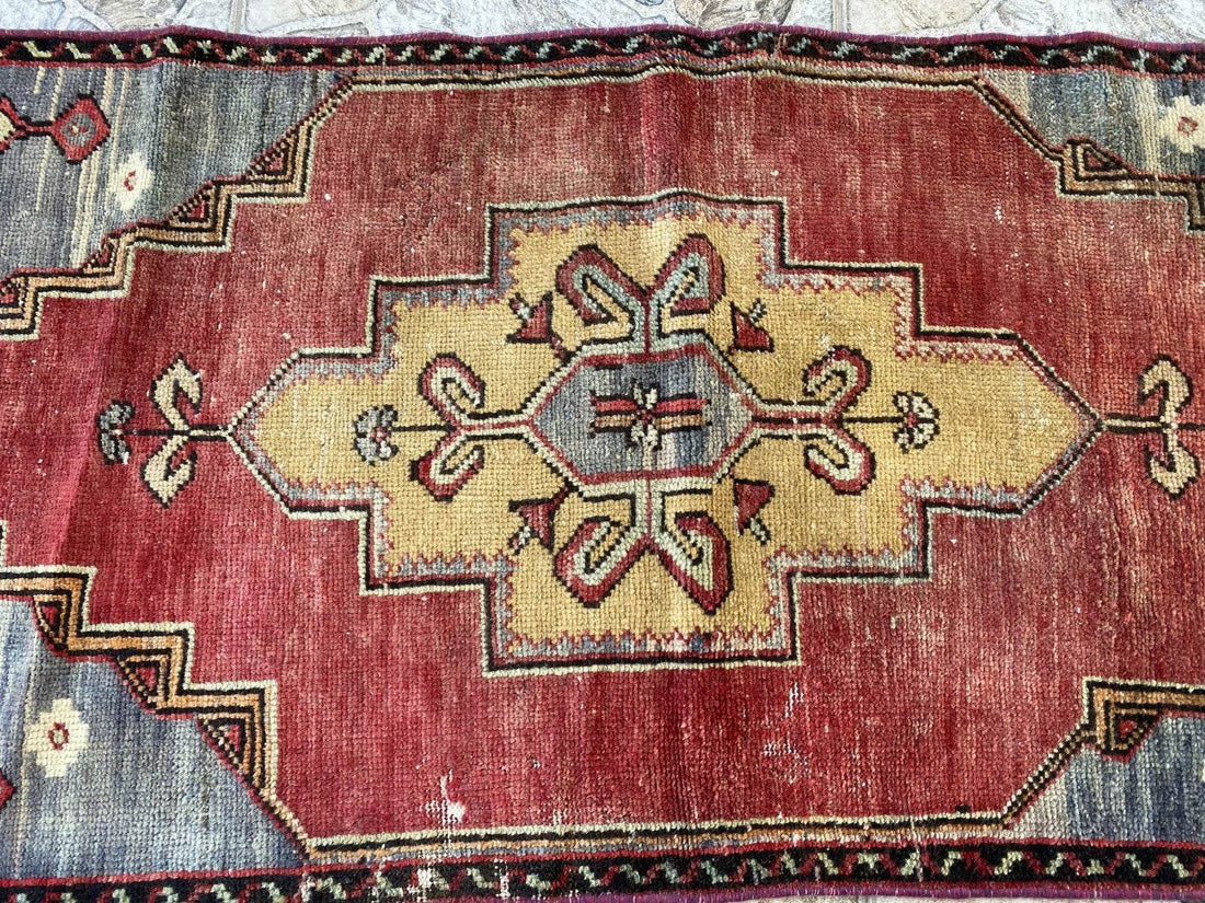 Pre 1970’s ANTIQUE ANATOLIAN FARMHOUSE RUG - GEOMETRIC TRIBAL TURKISH VINTAGE