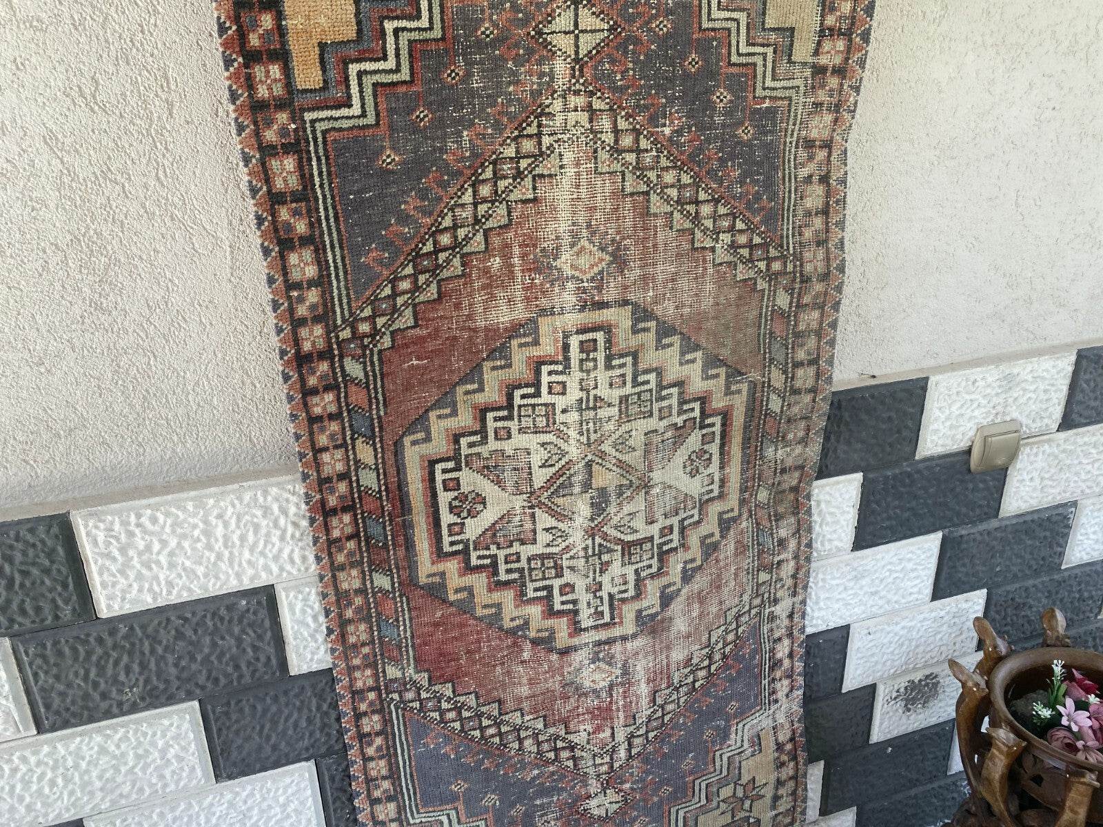 Pre 1980’s ANTIQUE ANATOLIAN FARMHOUSE RUG - GEOMETRIC TRIBAL TURKISH VINTAGE