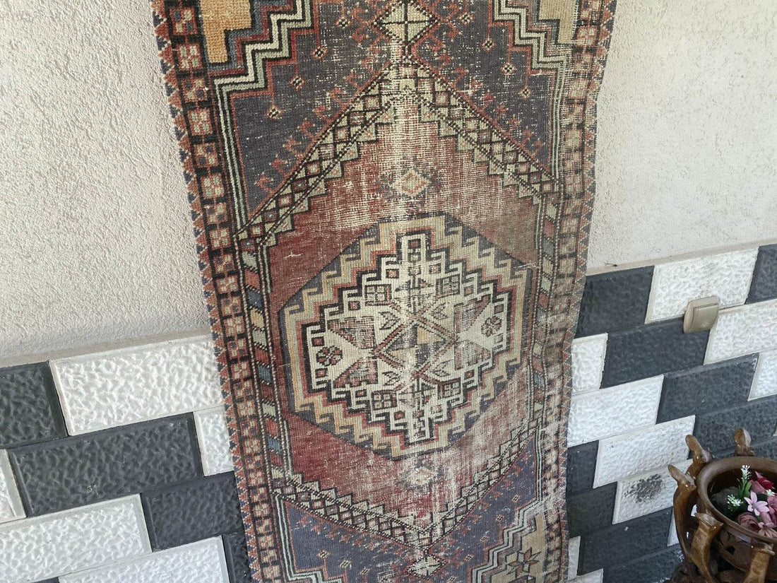 Pre 1980’s ANTIQUE ANATOLIAN FARMHOUSE RUG - GEOMETRIC TRIBAL TURKISH VINTAGE