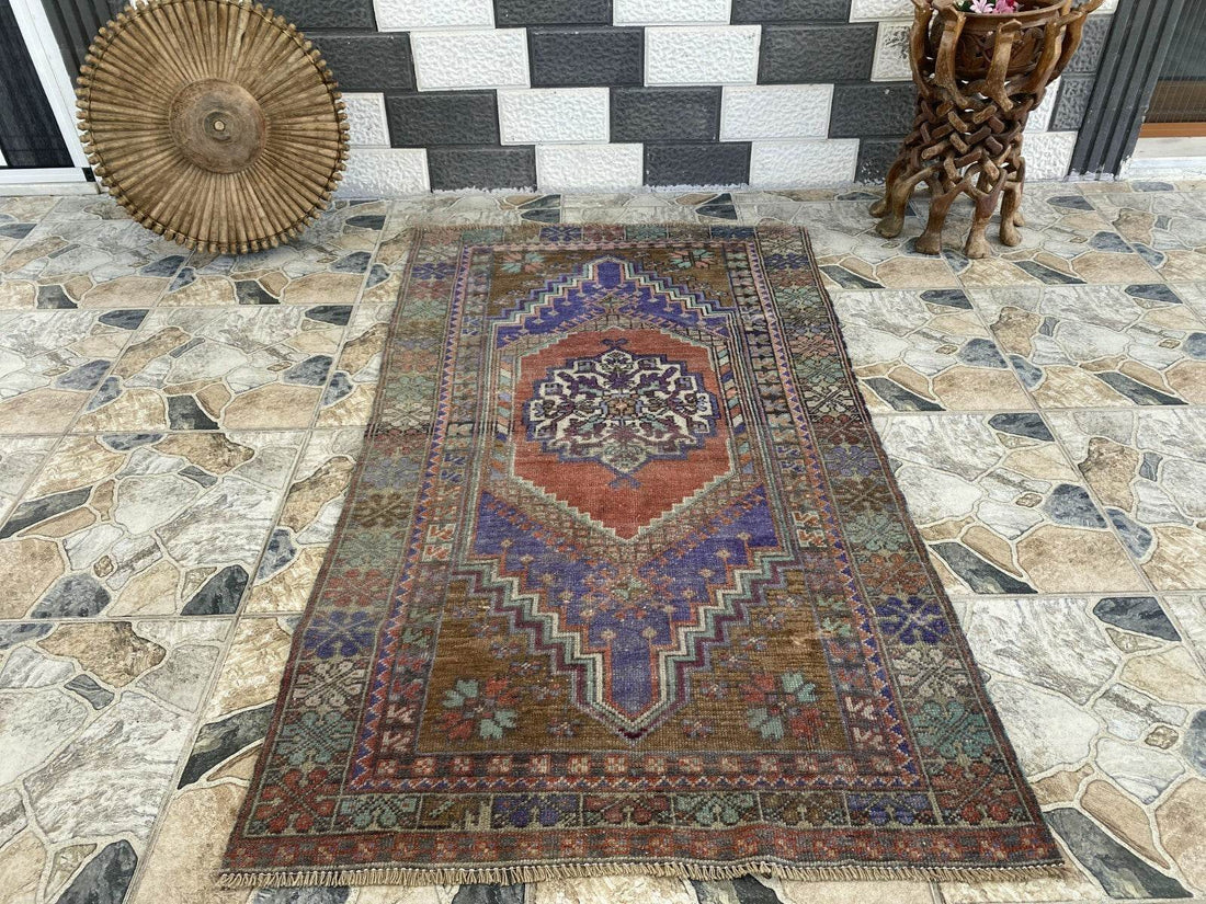 Pre 1980’s ANTIQUE ANATOLIAN FARMHOUSE RUG - TRIBAL GEOMETRIC TURKISH VINTAGE