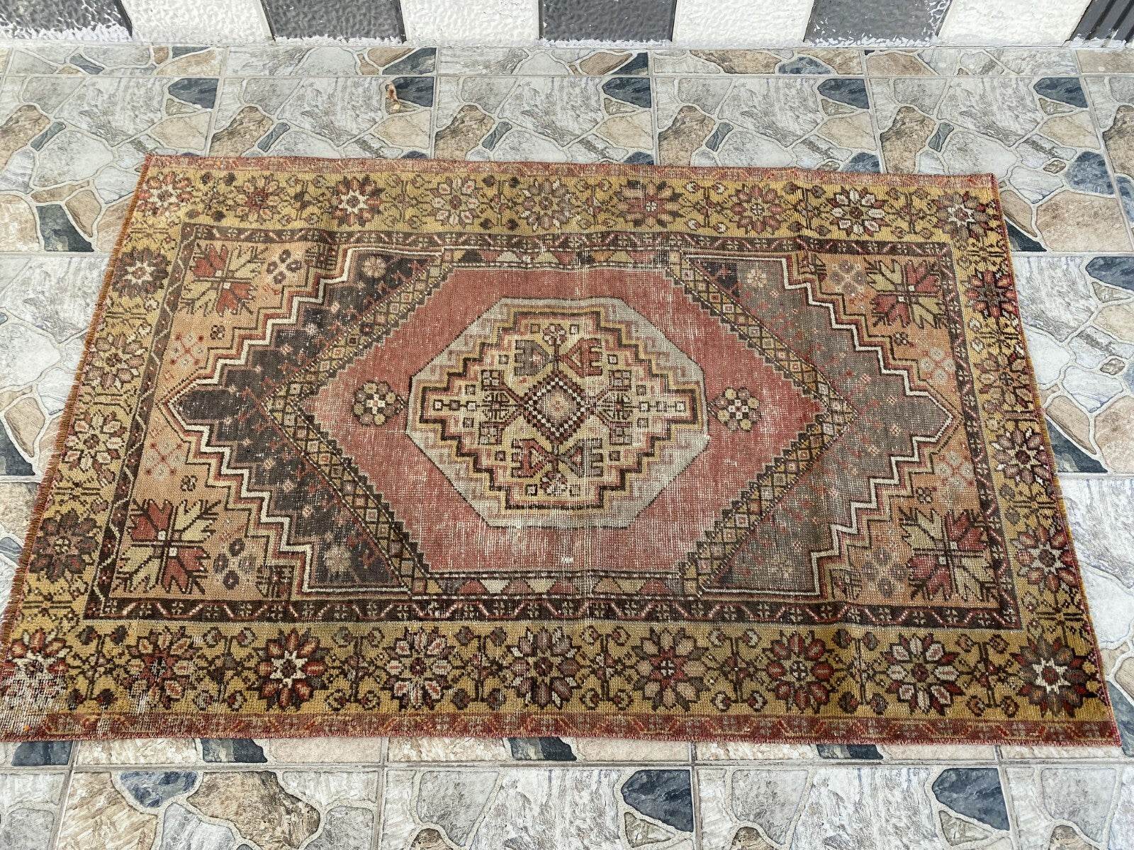 Geometric Vintage Turkish Rug, Hand-Knotted Farmhouse Anatolian Rug 3.5x5.5 Ft