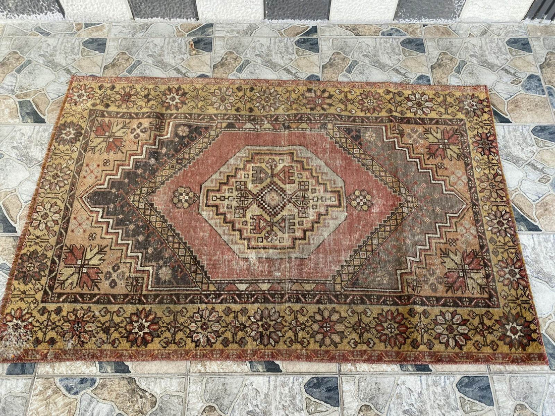 Geometric Vintage Turkish Rug, Hand-Knotted Farmhouse Anatolian Rug 3.5x5.5 Ft