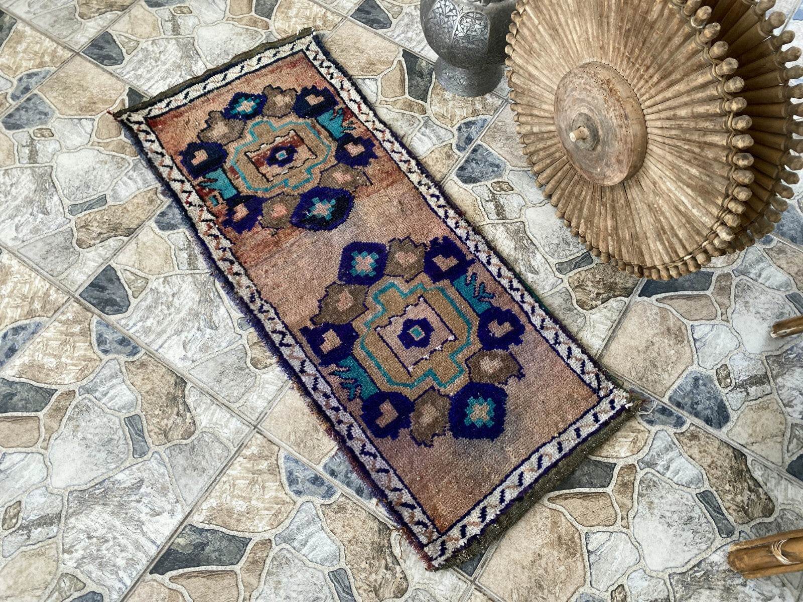 1.5x3.7 ft Turkish Kurdish Medallion Wool Rug - Tribal Farmhouse Vintage 1960s