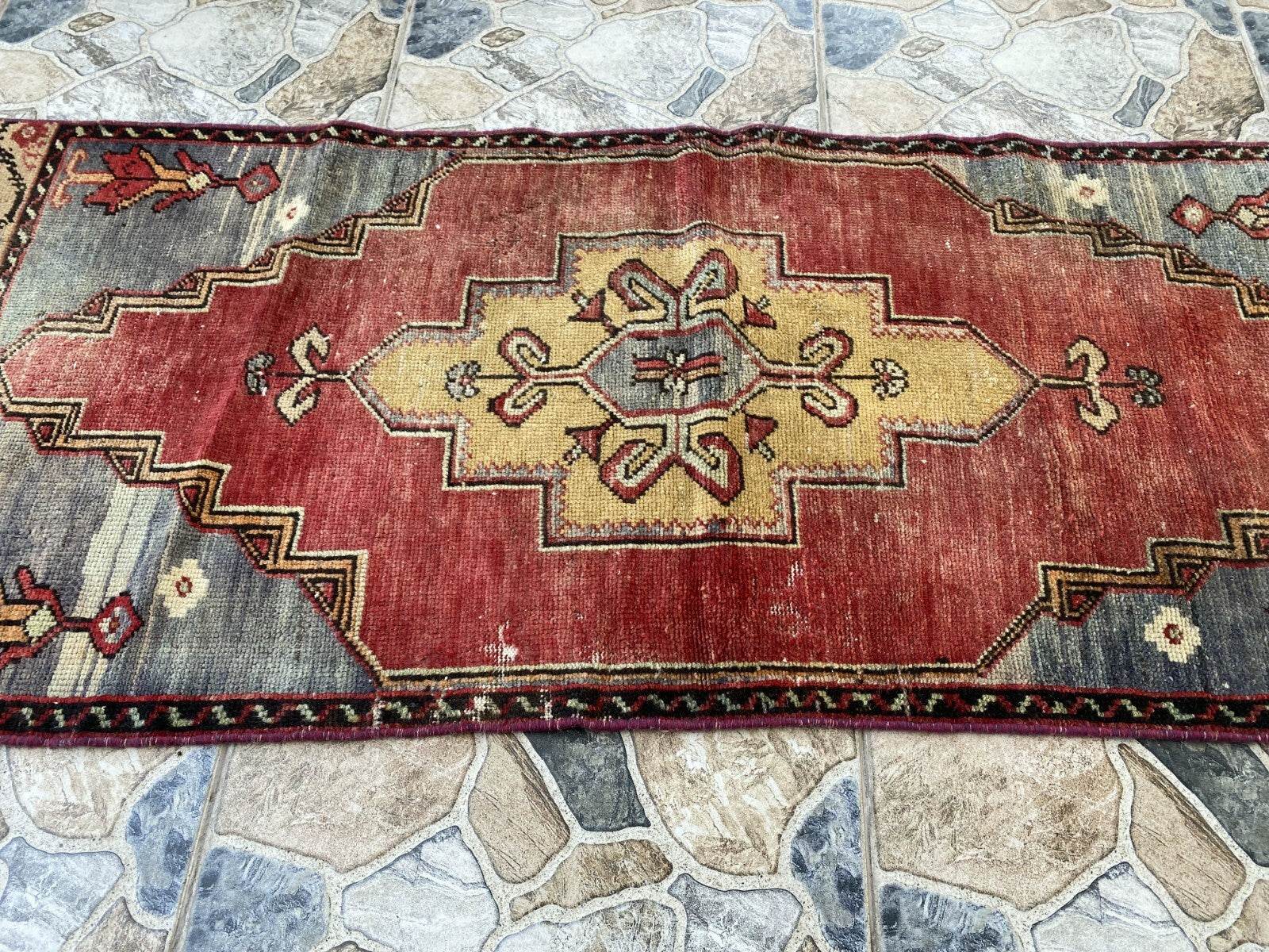 Pre 1970’s ANTIQUE ANATOLIAN FARMHOUSE RUG - GEOMETRIC TRIBAL TURKISH VINTAGE